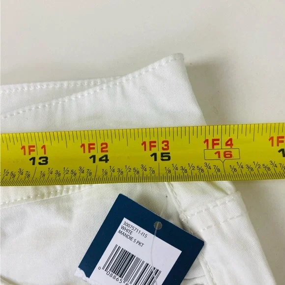 NWT Bandolino Women's Mandie Short, Size 6 P, Perfect Fit Shorts Stretch White - Picture 8 of 10